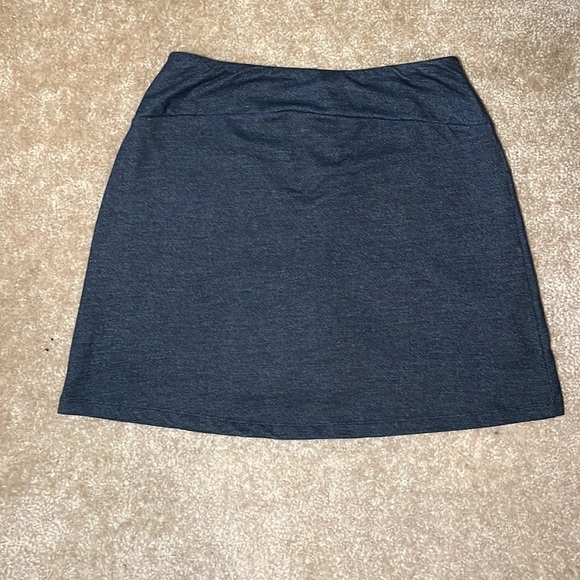 Adorable stretch denim skort with faux laces, size small, New without tags - Picture 2 of 7